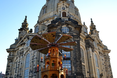 Die Dresdner Frauenkirche zur Adventszeit