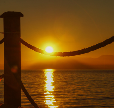 Goldener Sonnenuntergang mit Seil
