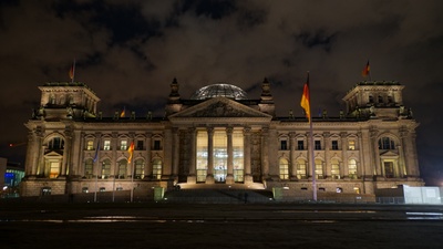 Deutscher Bundestag Berlin bei Nacht