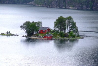 Norwegen - Insel im Fjord