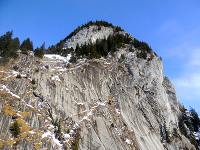 Steile Felswand