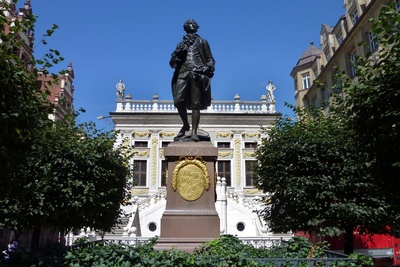 Goethe-Statue vor der alten Börse