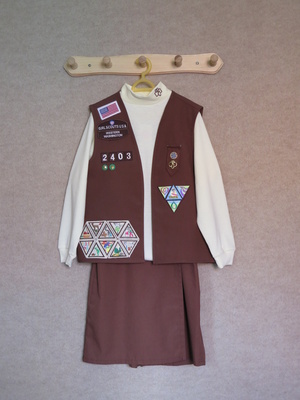 Brownie Girl Scouts Uniform 02