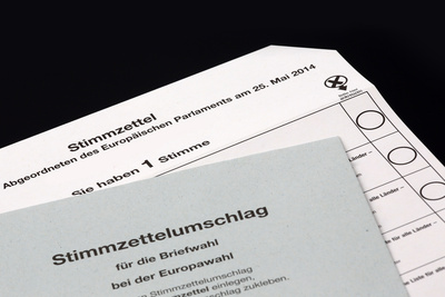 Europawahl: Stimmzettel mit Umschlage