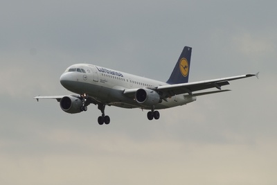 Airbus  A 319-100 - Lufthansa - im Landeanflug