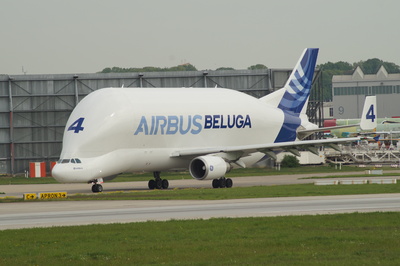 Airbus A300-600 St Beluga rollt zum Start