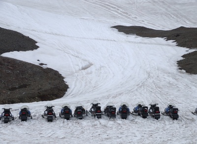 Schneemobil Tour auf dem Gletscher
