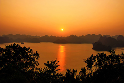 Sonnenuntergang in der Halong Bucht