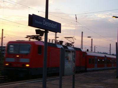S-Bahn Linie 6 im Bahnhof Düsseldorf-Derendorf