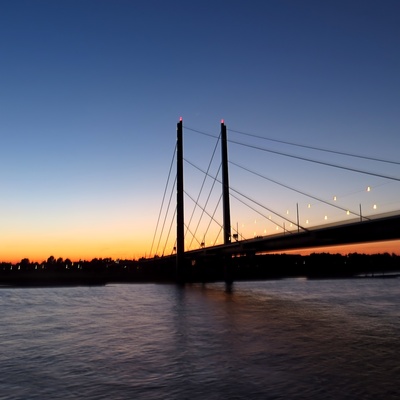 Düsseldorfer Rheinkniebrücke
