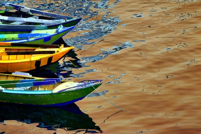 Bunte Boote auf dem Nil