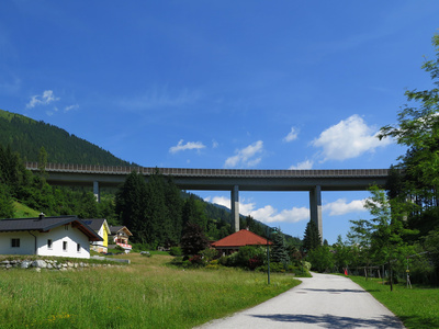 Österreich: Autobahnbrücke E55 im Tennengebirge