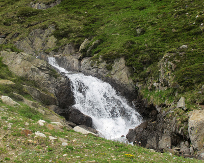 Kleiner Wasserfall am Nufenenpass