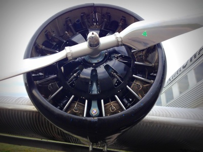Flugzeugmotor drei