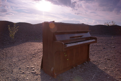 Klavier unter freiem Himmel
