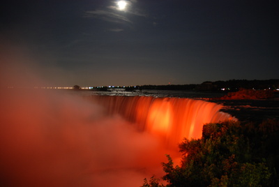 Niagarafälle bei Nacht