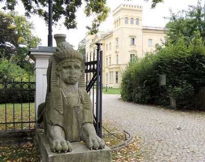 Sphinx (Eingangstor Schloß Steinhöfel)