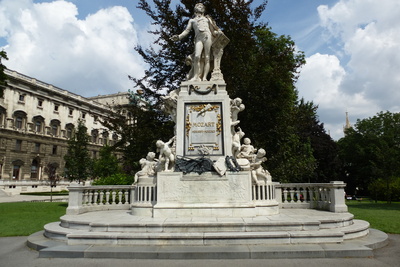 Mozart-Denkmal 2