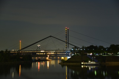 Medienhafen mit Rheinbrücke