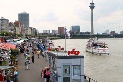 Rheinpromenade mit Fernsehturm
