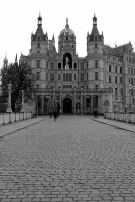 Schweriner Schloss mit Brücke