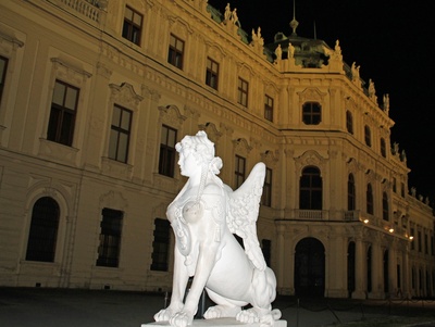 Wien - Sphinx im Schlossgarten Belvedere