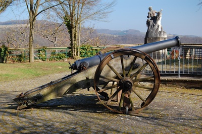 Schloss Dhaun, Schlossgarten mit Kanone #2