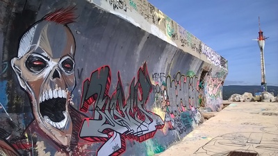 Graffities an der Kaimauer von La Ciotat