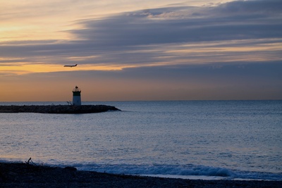 Sonnenaufgang mit Flieger