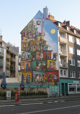 Kunstwerk: bemaltes Haus in Düsseldorf, Merowingerstr. 4