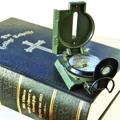 Bibel und Kompass