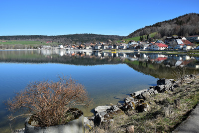 Das Dorf Le Pont am Lac de Joux