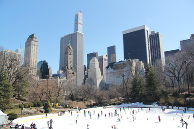 Eislaufen im Frühling im Central Park, NYC