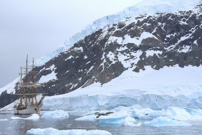 Antarktis - Gletscher und unser Schiff