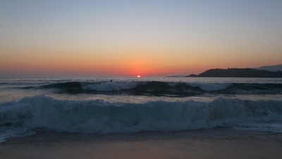 Wellen beim Sonnenuntergang