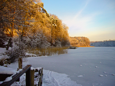 still liegt der See