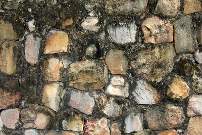 Steinmauer 2
