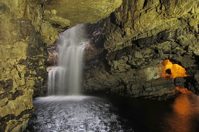 unterirdischer Wasserfall