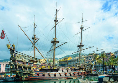 Segelschiff "Neptune" im alten Hafen von Genua
