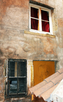 Alte Fenster-Fassade