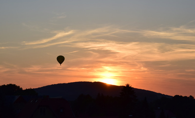 Ballonfahrt in den Sonnenuntergang