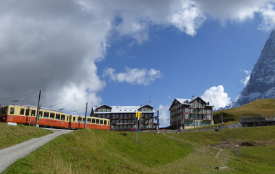Kleine Scheidegg mit Jungfrau-Bahn