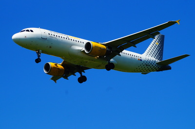 Airbus  A - 320 landet