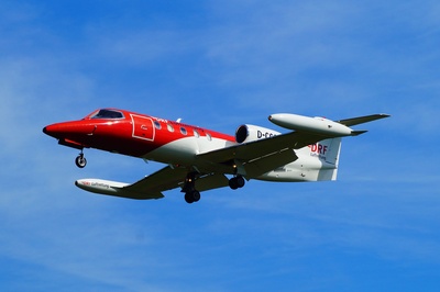 Learjet DRF geht zur Landung