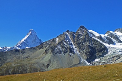 Matterhornspitze hinter Untergabelhorn