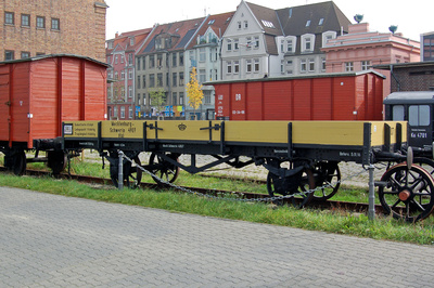 Rostock - Historische Eisenbahn-Fahrzeuge am Stadthafen