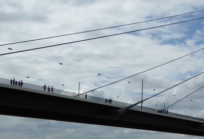 Teilansicht der Rheinkniebrücke Düsseldorf