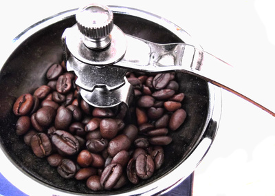 Kaffeebohnen in Kaffeemühle
