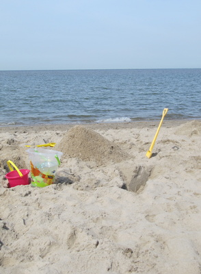 Sandelspielzeug am Strand