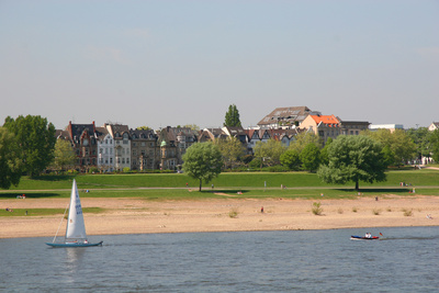 Rhein in Düsseldorf mit Blick nach Oberkassel